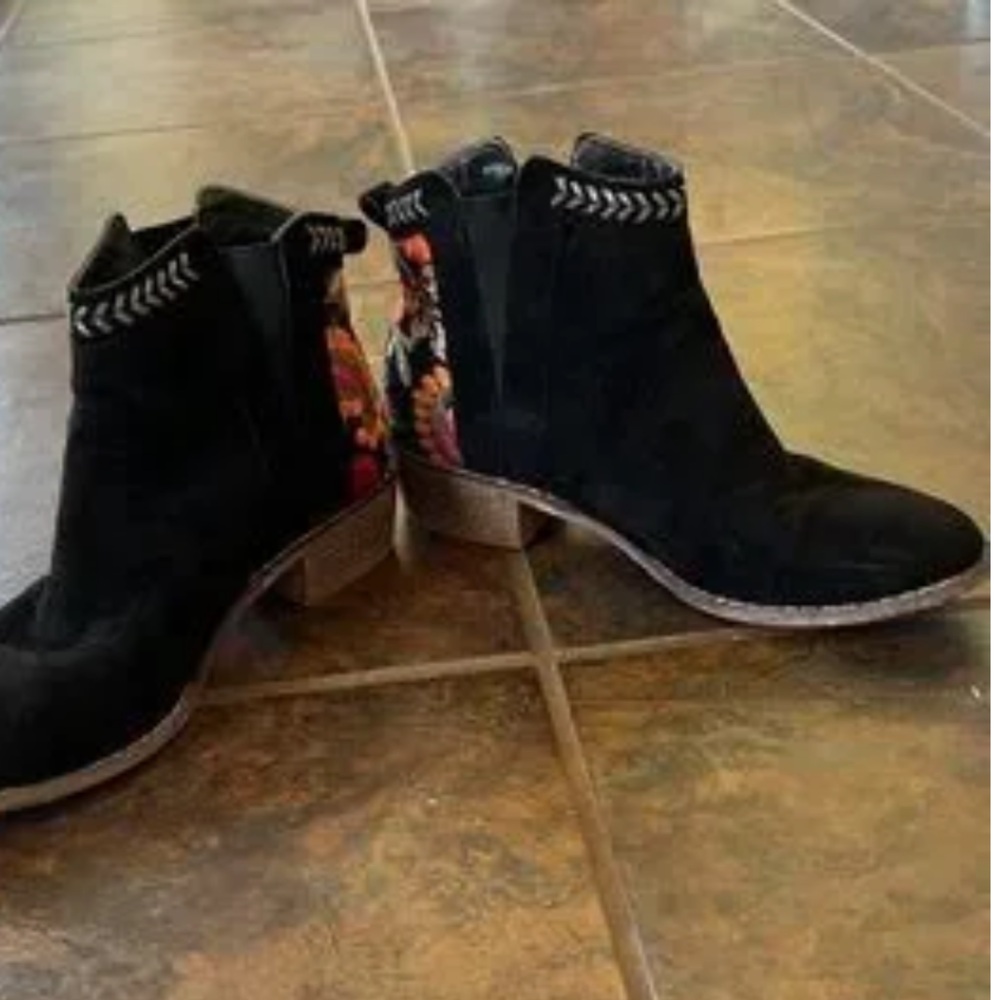 BLACK LEATHER BOOTS PINK RED GOLD EMBROIDERED SIZE 7 - Picture 3 of 4